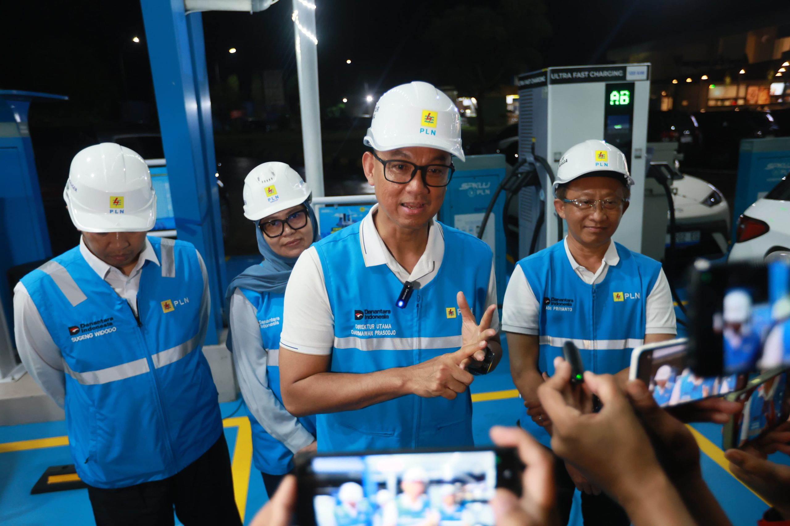 Antisipasi Lonjakan EV selama Periode Nataru, Dirut PLN Tinjau Langsung Kesiagaan SPKLU di Berbagai Titik Krusial